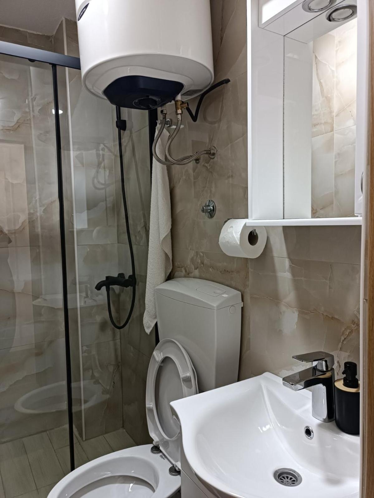 Apartmani Lena Pluzine Luaran gambar