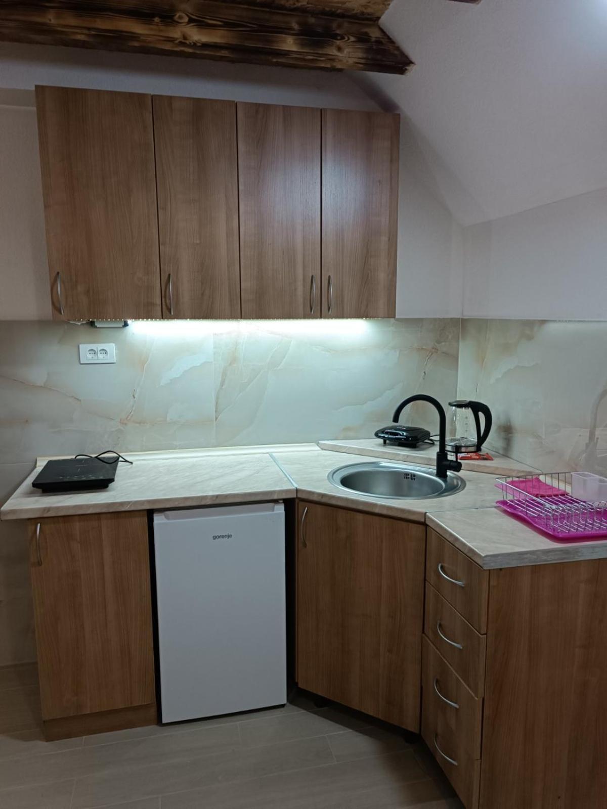 Apartmani Lena Pluzine Luaran gambar