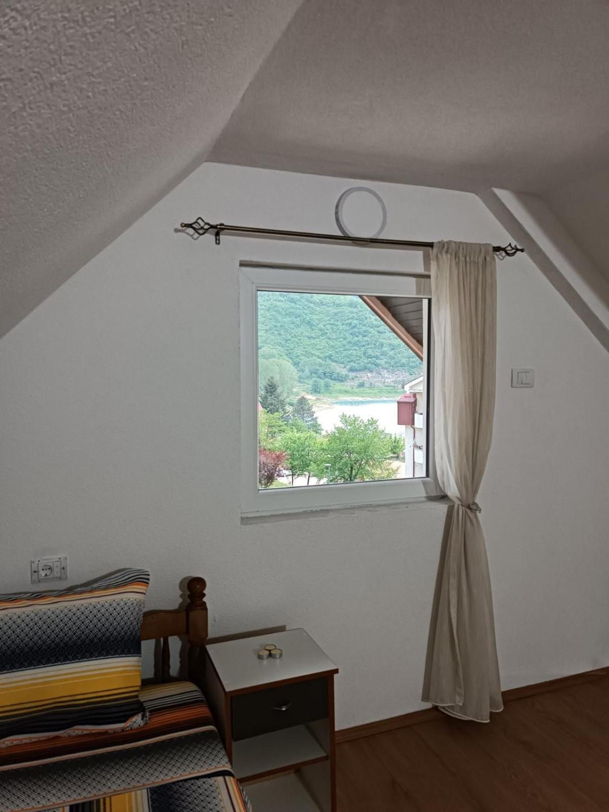 Apartmani Lena Pluzine Luaran gambar