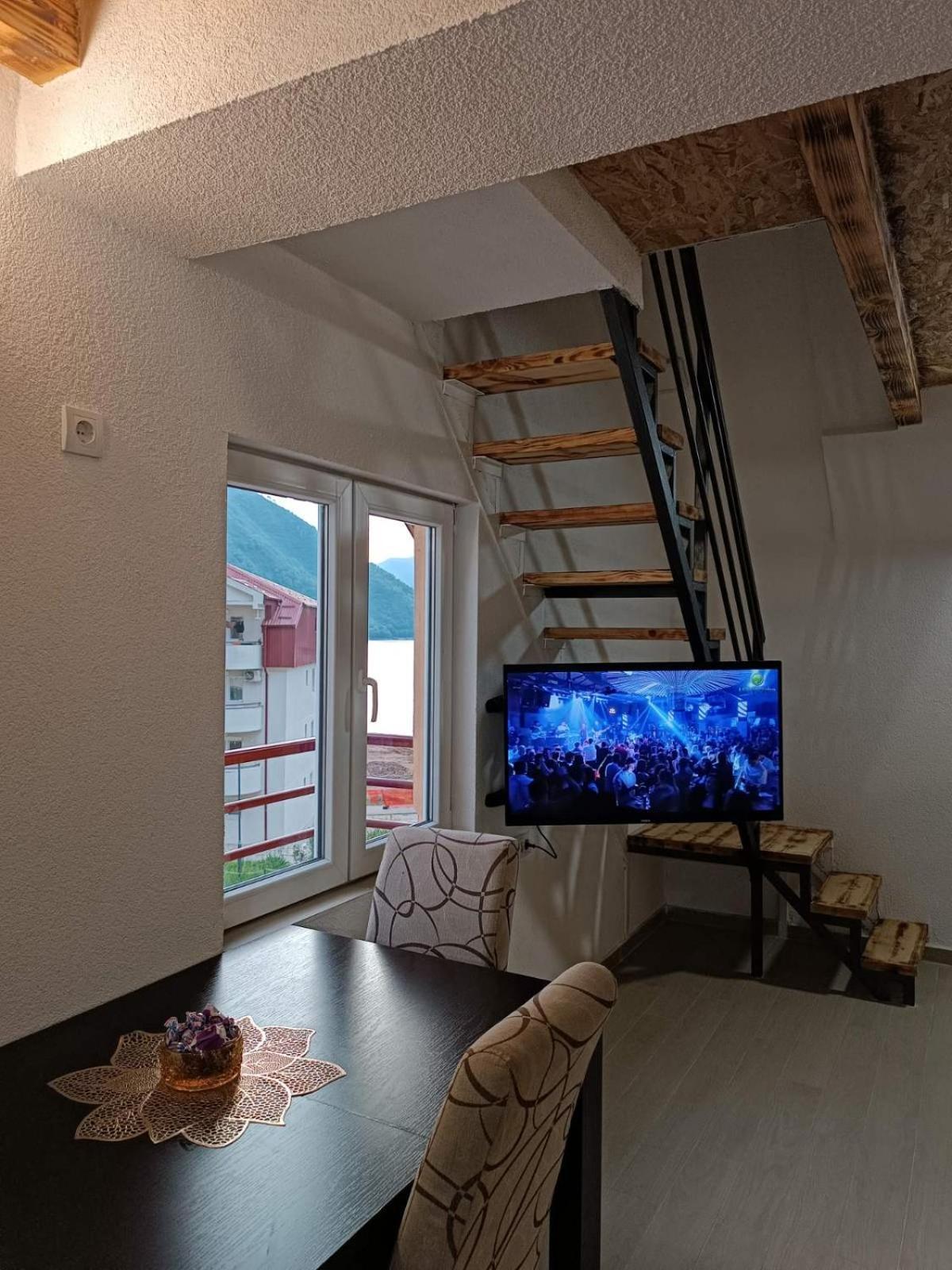 Apartmani Lena Pluzine Luaran gambar