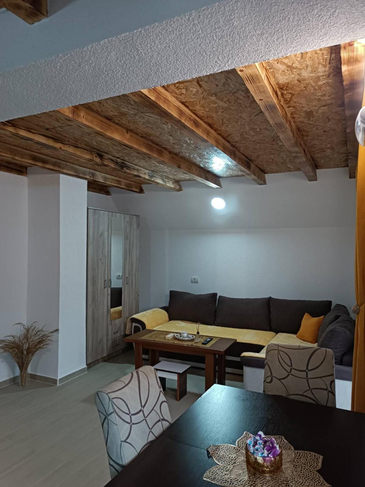 Apartmani Lena Pluzine Luaran gambar