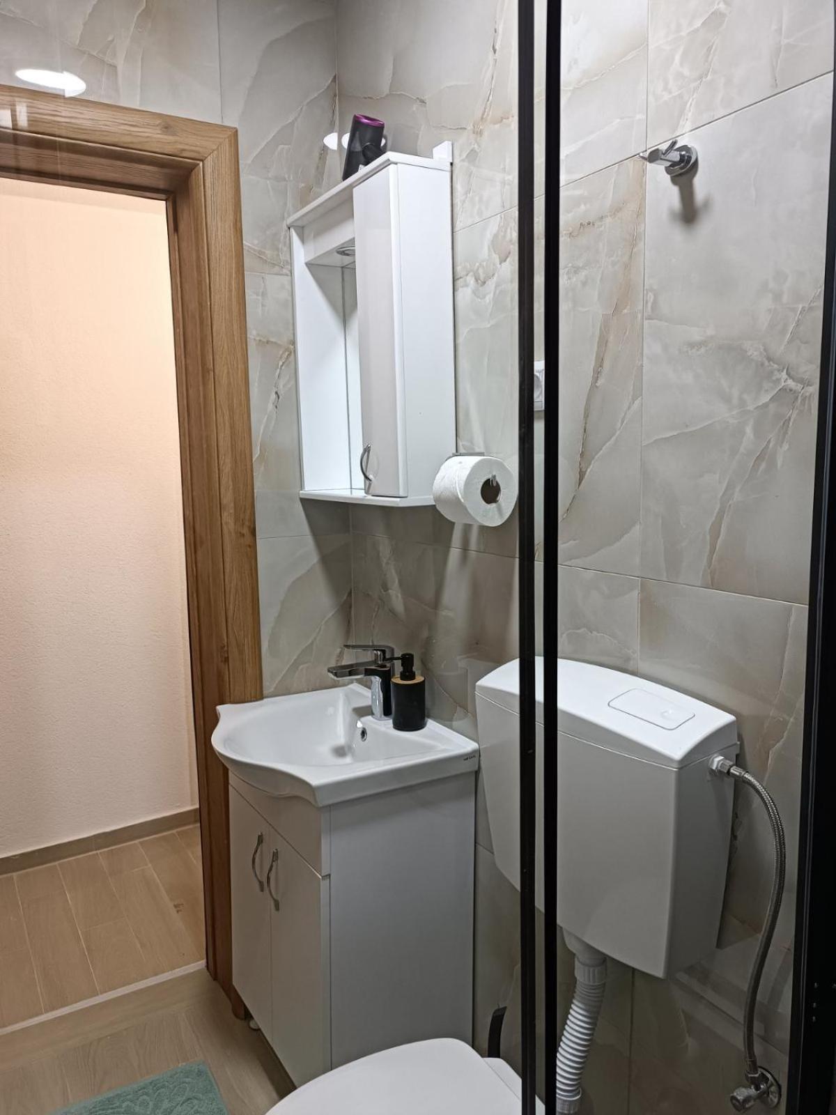 Apartmani Lena Pluzine Luaran gambar
