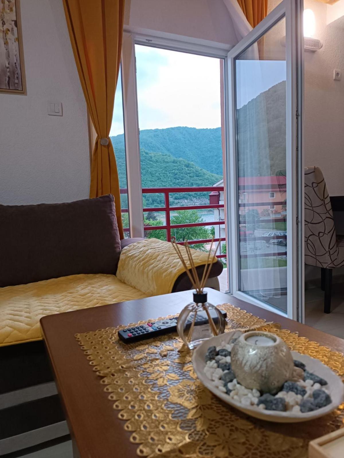 Apartmani Lena Pluzine Luaran gambar